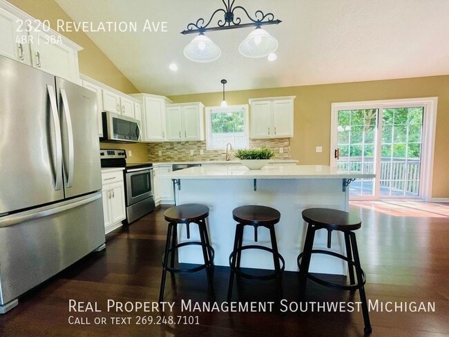 Primary Photo - 2320 Revelation Ave