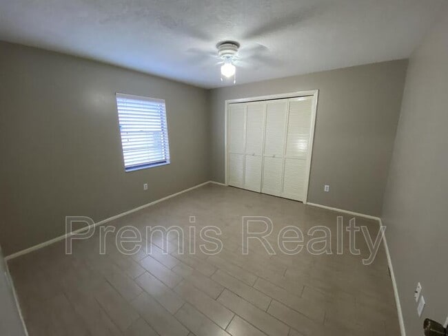 Building Photo - 14875 Cromwell Dr