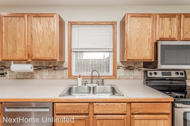 Building Photo - 3 br, 2 bath House - 120 W Spruce St
