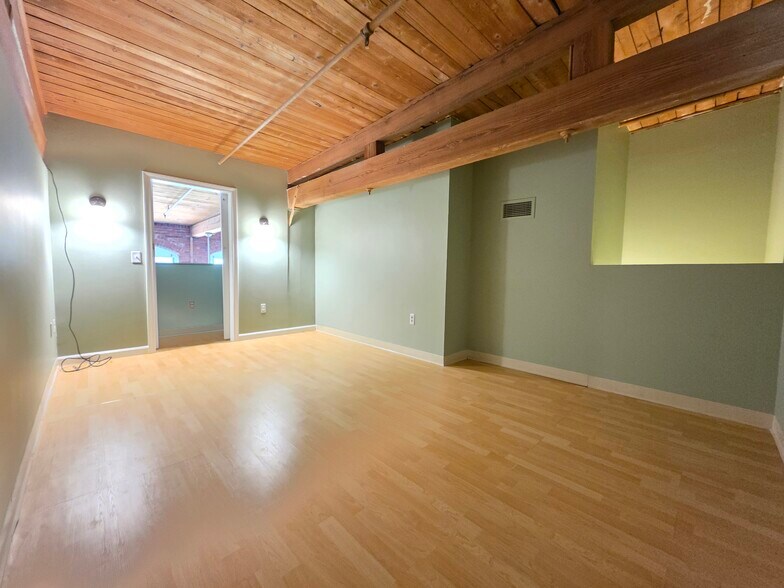 Building Photo - 494 Woonasquatucket Ave
