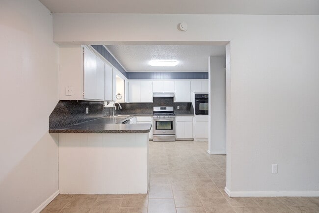 Building Photo - 1707 Ridgemont Cir
