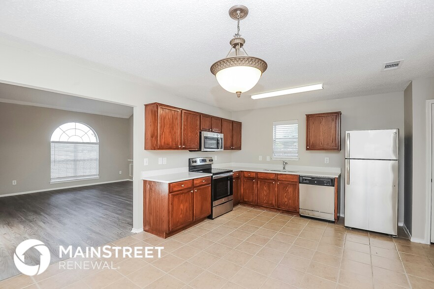 Building Photo - 4300 Bent Oaks Dr