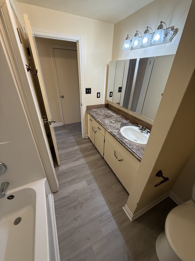 Building Photo - 660 Fairbanks St