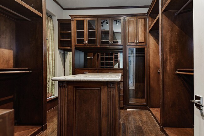 Building Photo - 1 Waterway Ct