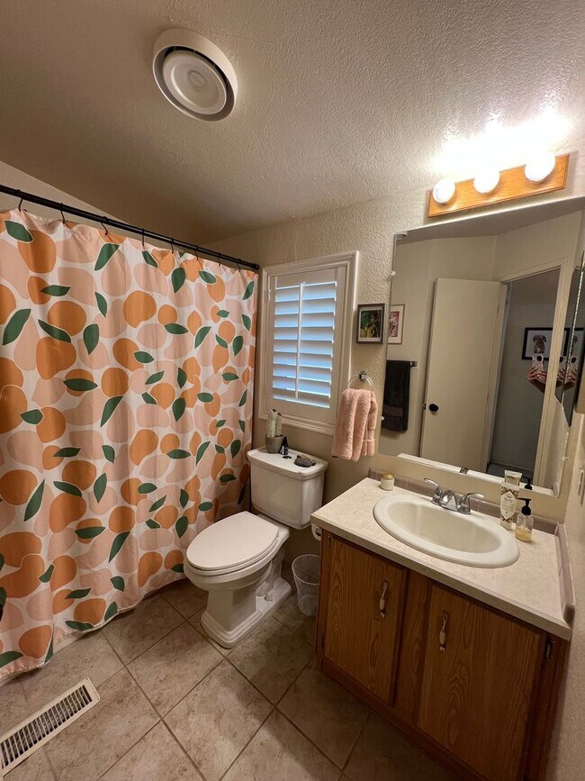 Building Photo - NICE HOME IN THE FOOTHILLS!