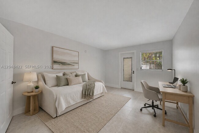 Building Photo - 810 SW 12th Pl