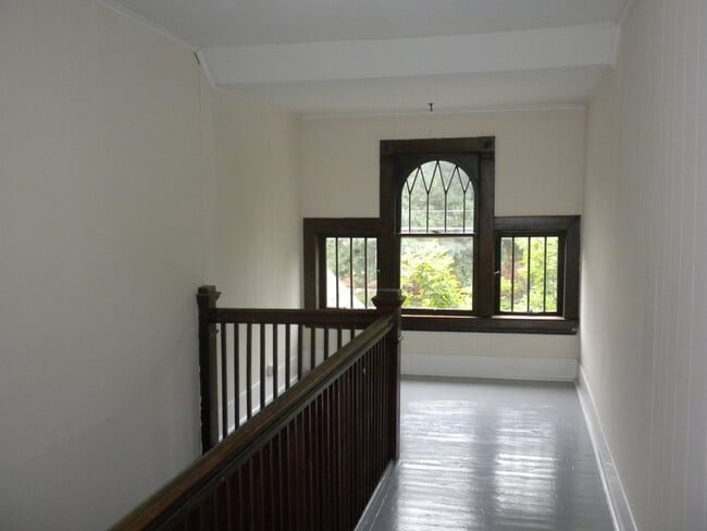 Building Photo - 1409 Hinkson Ave