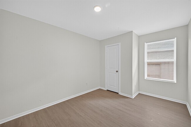 Building Photo - 6818 Eastern Cottonwood Ln