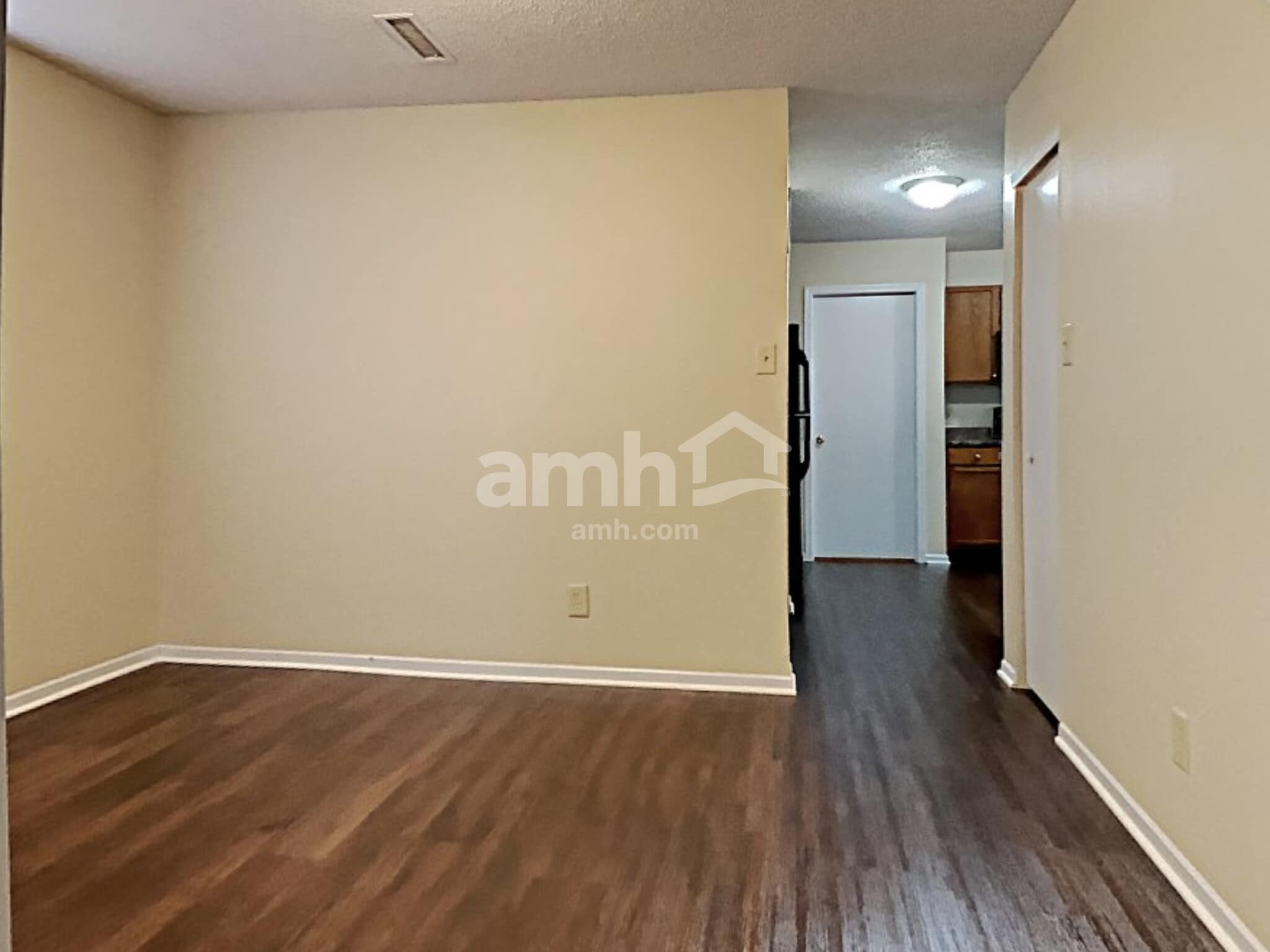 Building Photo - 8450 Ash Grove Dr