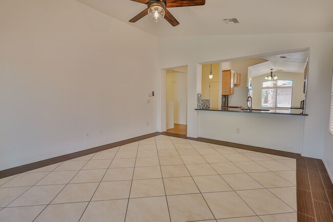Building Photo - 3 Bedroom 2 Bathroom