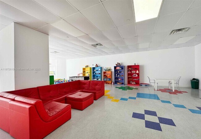 Building Photo - 16485 Collins Ave