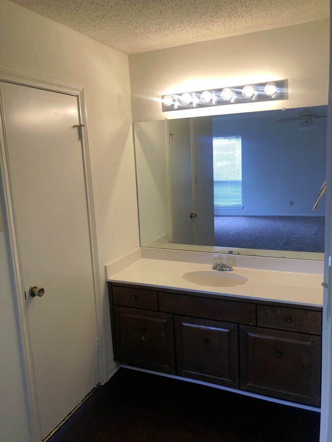 Building Photo - 6809 Alford Dr