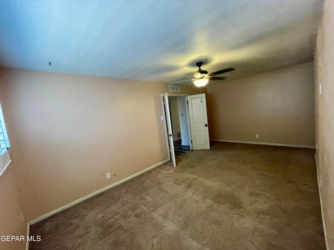 Building Photo - 9004 Lait Dr