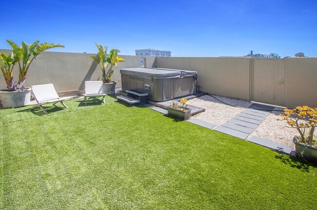 Building Photo - Stunning 4Bed/2.5ba Condo in Pacific Heights