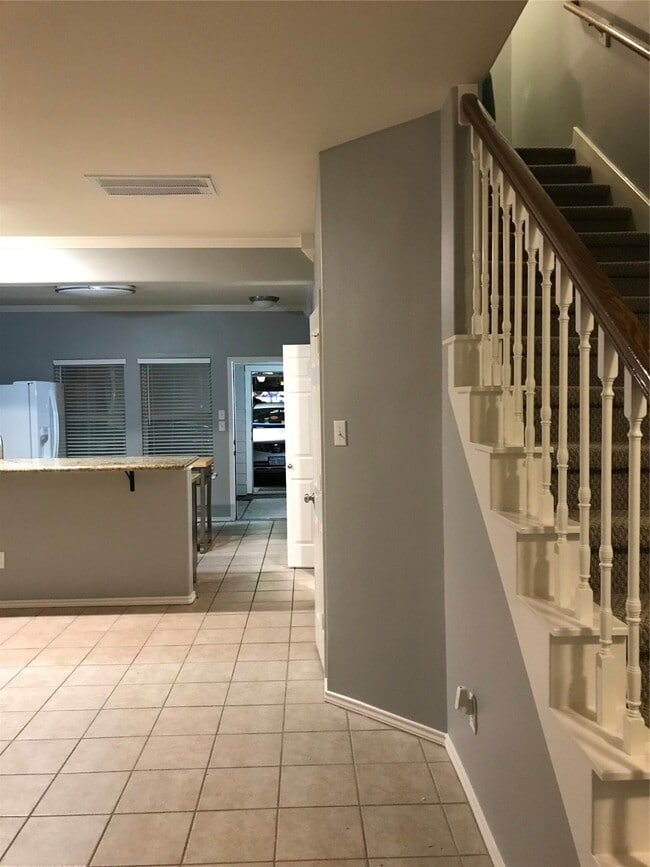 Building Photo - 1901 Kemah Village Dr