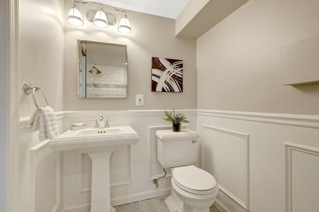 Building Photo - 2015 Freedom Ln