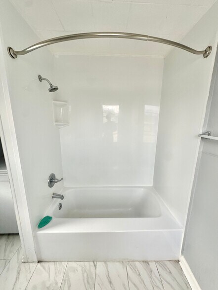 Building Photo - 338 Broad St