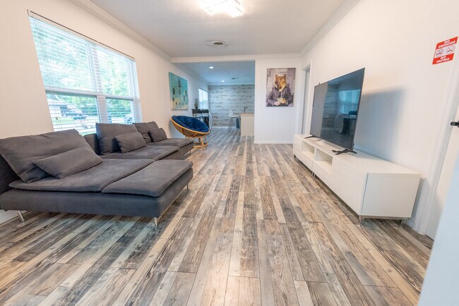 Building Photo - 2627 Ambergate Rd