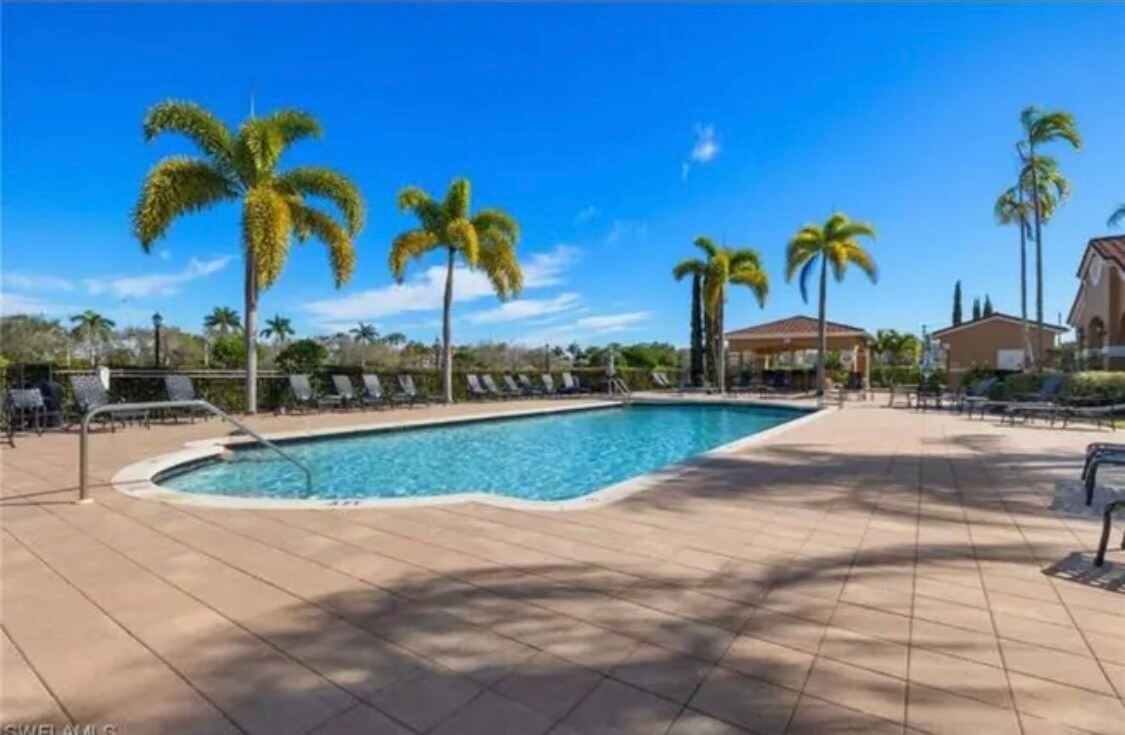 Building Photo - 1840 Florida Club Cir