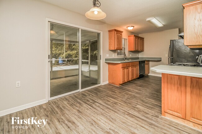 Building Photo - 31111 Oakmont Ave
