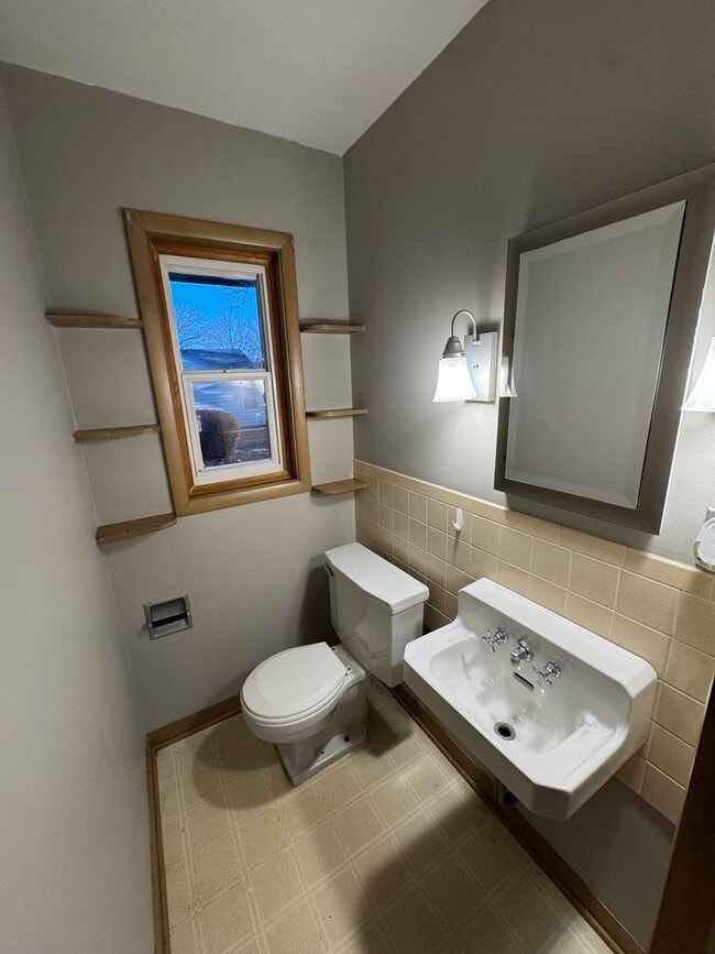 Building Photo - 4122 Hiawatha Blvd