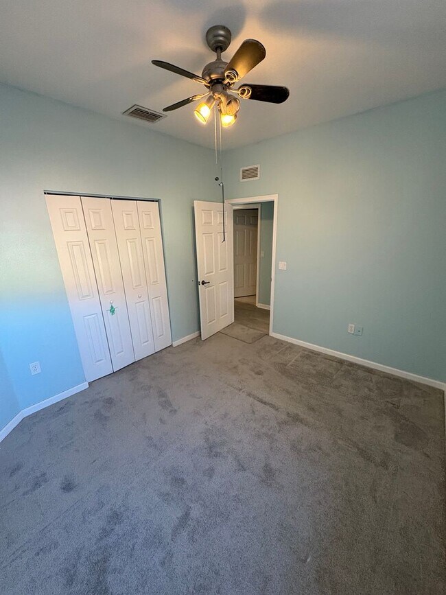 Building Photo - 3/2/1 Townhome in River Glen!  More Pics C...