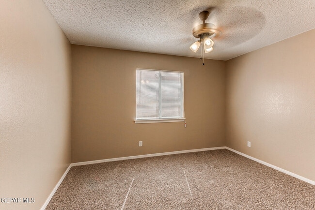 Building Photo - 10964 Northview Dr