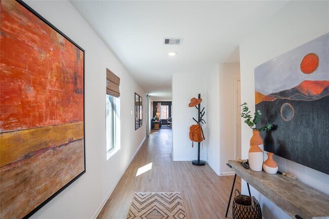 Building Photo - Winwood Home