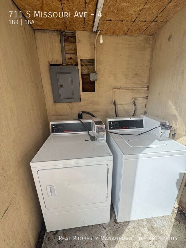 Building Photo - 711 S Missouri Ave