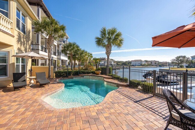Building Photo - 330 Harbor Village Point N