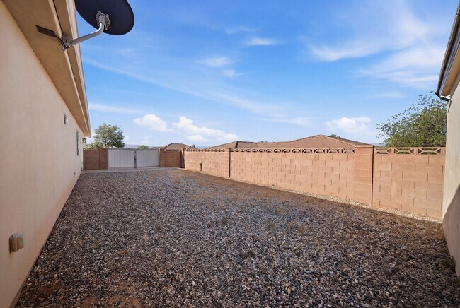 Building Photo - Home with Chef’s Kitchen & RV Parking