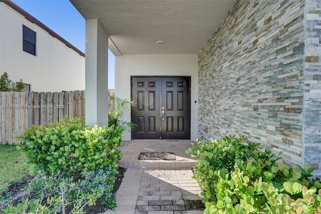 Building Photo - 268 NE 210th Way