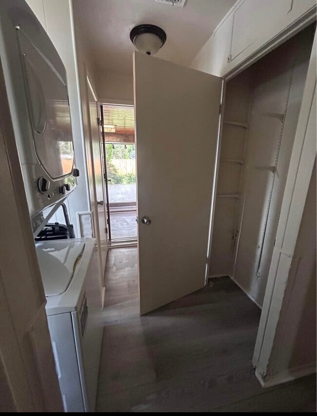 Building Photo - 5731 Mitchell Ct