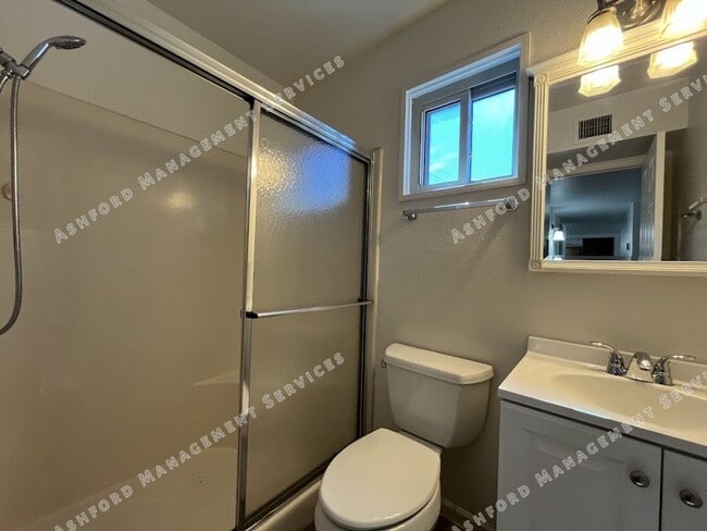 Building Photo - BEAUTIFUL 3 BEDROOM 2 BATHROOM HOME IN NORTH PHOENIX