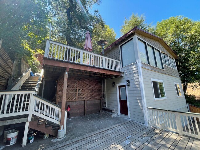 Building Photo - 252 Scenic Ave