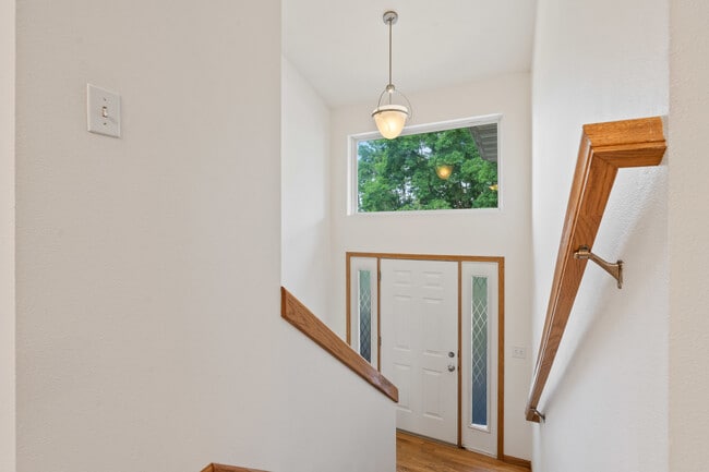 Building Photo - 21 Redtail Bend