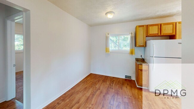 Building Photo - 317 E Hillsdale St