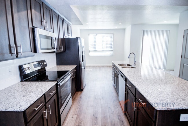 Building Photo - 1057 W 400 S