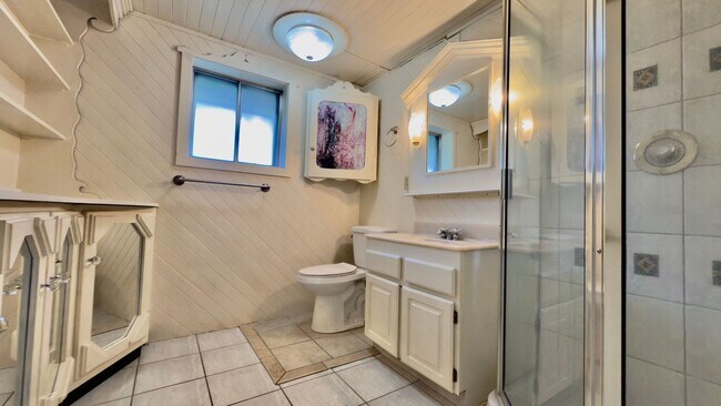 Building Photo - Lakefront Home at Summit Lake 3 Bedrooms with Lake Views