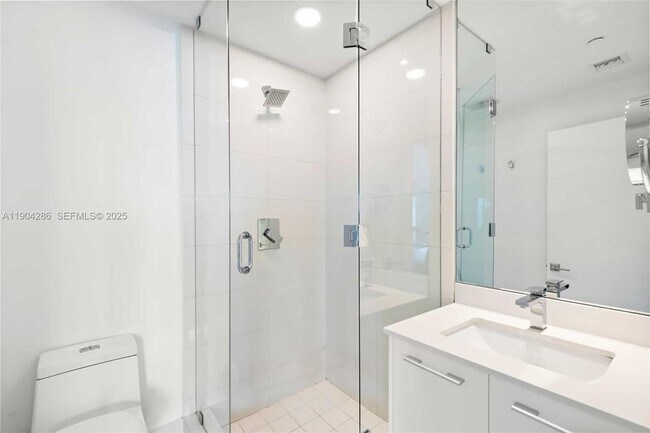 Building Photo - 650 NE 32nd St