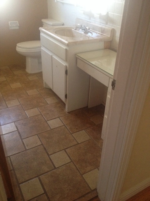 Building Photo - CLASSIC HOME CORNER LOT HARDWOOD FLOORS