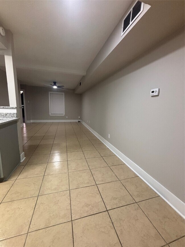 Building Photo - 216 S Pruett St