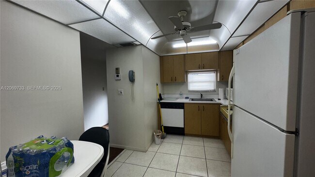 Building Photo - 9423 S Hollybrook Lake Dr