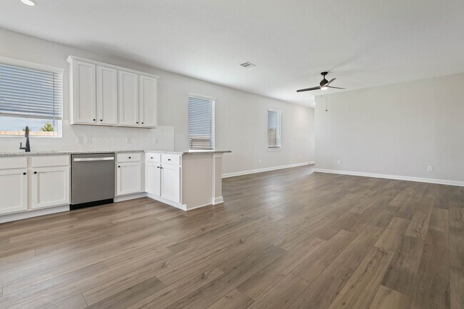 Building Photo - 1031 Rosewood Trl