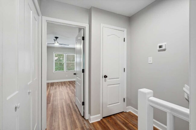 Building Photo - Stunning North Raleigh Townhome