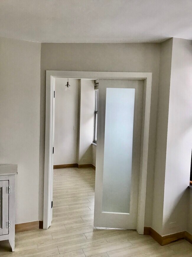 3rd bedroom/office alternate entry - 1000 N Lake Shore Dr