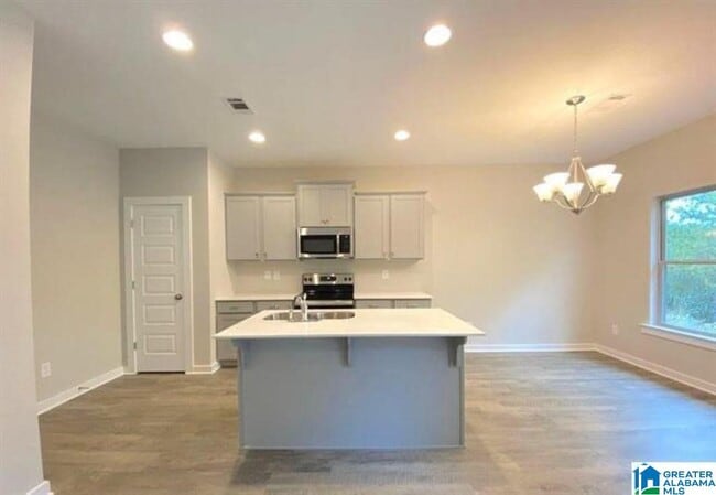 Building Photo - 45 Wolf Ln