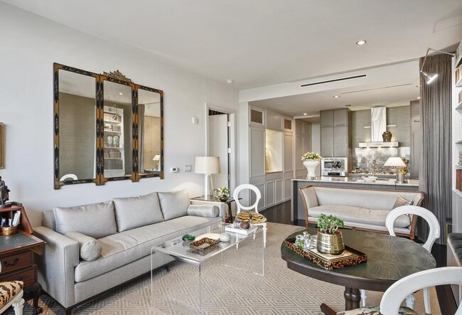 Building Photo - 2900 McKinnon-311.5