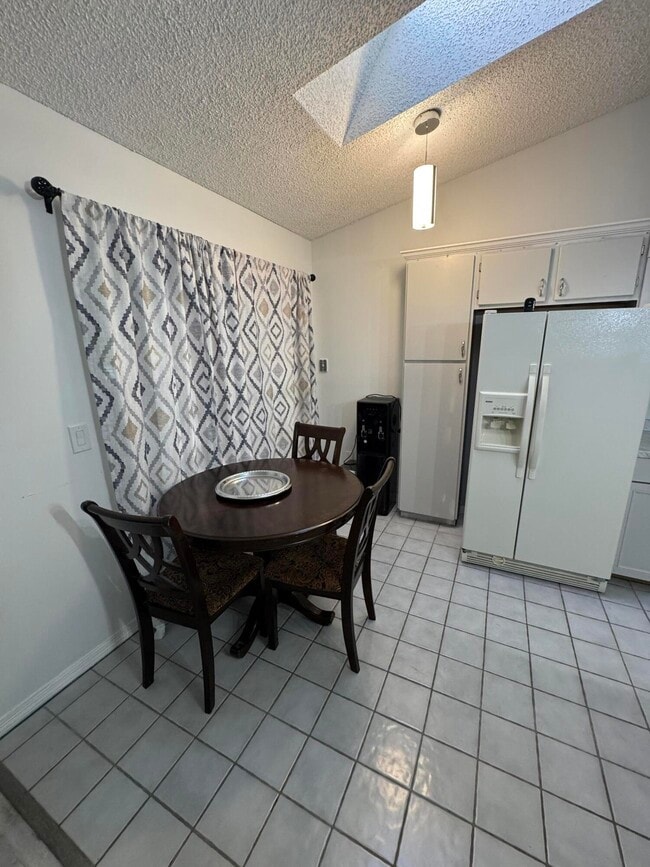 Building Photo - 1371 Thornbank Ln