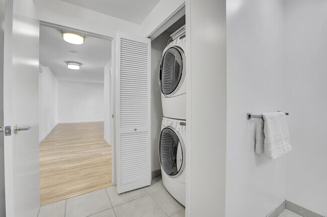 Building Photo - Saint